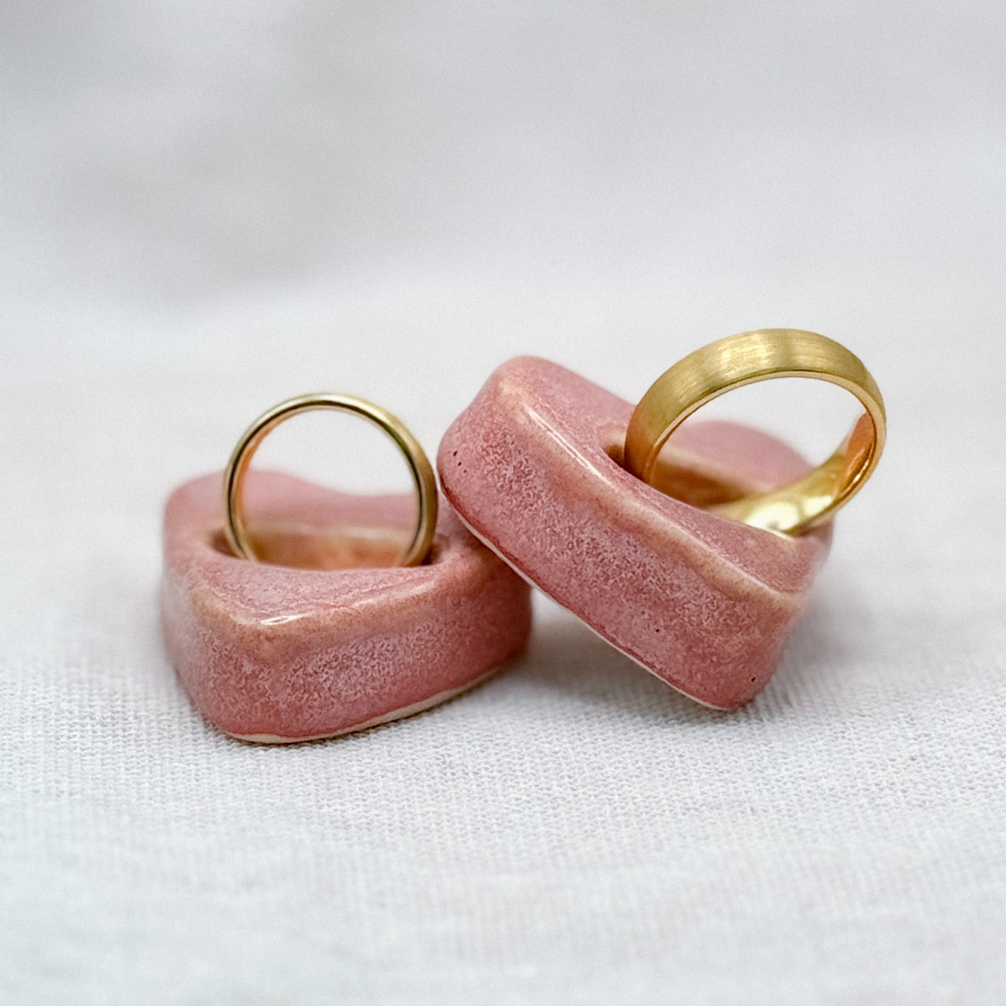 blush ring holder